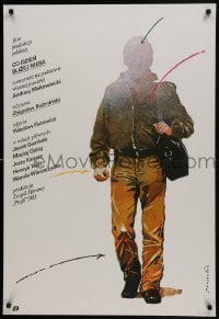 5y708 CO DZIEN BLIZEJ NIEBA Polish 26x38 1984 Marszalek art of man with arrows pointing to him!