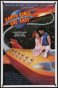 6r270 EARTH GIRLS ARE EASY 1sh 1989 great image of Geena Davis & alien Jeff Goldblum on space ship!