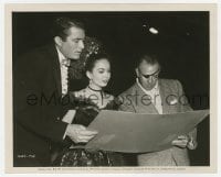 7h984 WORLD IN HIS ARMS candid 8x10 still 1952 Raoul Walsh, Gregory Peck & Ann Blyth on the set!