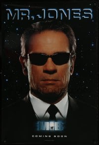 8a558 MEN IN BLACK teaser DS 1sh 1997 cool close-up of Tommy Lee Jones in shades!