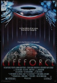 8k768 LIFEFORCE 1sh 1985 Tobe Hooper directed, in the blink of an eye, the terror begins!