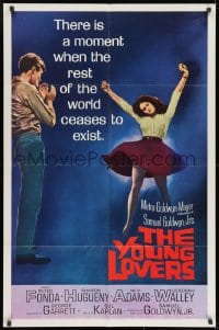 9p993 YOUNG LOVERS 1sh 1964 great full-length art of Peter Fonda watching sexy Sharon Hugueny!