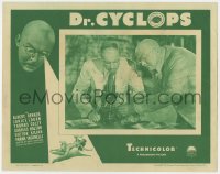 9y411 DOCTOR CYCLOPS LC R1958 Albert Dekker inserts a slide on Charles Halton's microscope