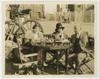 1a174 CECIL B. DEMILLE/JEANIE MACPHERSON/LOUELLA PARSONS deluxe 8x10 still 1920s relaxing on set!