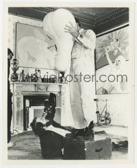 1a194 CLOCKWORK ORANGE candid 8.25x10 still 1972 Stanley Kubrick filming McDowell with phallic art!