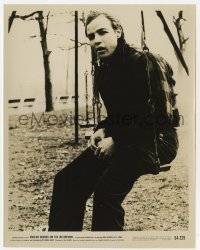 1a647 ON THE WATERFRONT 8x10.25 still 1954 great c/u of Marlon Brando on playground swing!