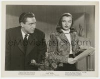 1a953 WEB 8x10.25 still 1947 great close up of Edmond O'Brien staring at sexy Ella Raines!