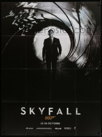 2f908 SKYFALL teaser French 1p 2012 Daniel Craig as James Bond standing in gun barrel!