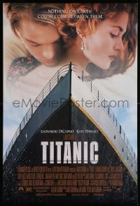 4z935 TITANIC DS 1sh 1997 Leonardo DiCaprio, Kate Winslet, directed by James Cameron!