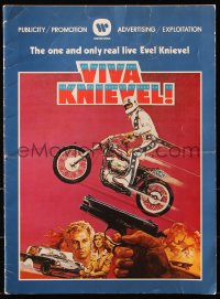 9f185 VIVA KNIEVEL pressbook 1977 best artwork of the greatest daredevil jumping his motorcycle!