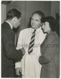 1t162 BIG CITY candid 7x9.25 still 1937 producer Norman Krasna talks to Frank Borzage & Luise Rainer