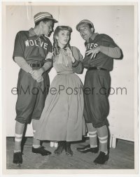 2h578 LITTLE WOMEN candid 8x10.25 still 1949 Frank Sinatra & Gene Kelly visit Liz Taylor on set!