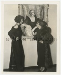 2h637 MARY PICKFORD 8.25x10 still 1930s showing a painting of herself to Dorothy Di Frasso!