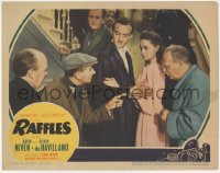 2m725 RAFFLES LC 1939 Olivia De Havilland puzzled by man pointing at David Niven's watch!