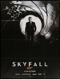 2z1146 SKYFALL teaser French 1p 2012 Daniel Craig as James Bond 007 standing in gun barrel!