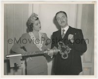 4w1314 I LOVE YOU AGAIN deluxe 8x10 still 1940 Myrna Loy & William Powell with key to Habersville!