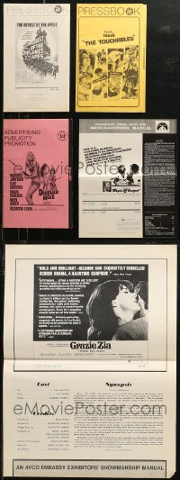 6d0433 LOT OF 5 UNCUT PRESSBOOKS 1960s-1970s advertising a variety of different movies!