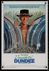 6d0966 LOT OF 50 UNFOLDED CROCODILE DUNDEE 13.X5X20 MINI POSTERS 1986 art of Australian Paul Hogan!