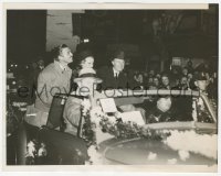 7r0221 GONE WITH THE WIND 7x9 news photo 1939 Clark Gable & Carole Lombard in car at the premiere!