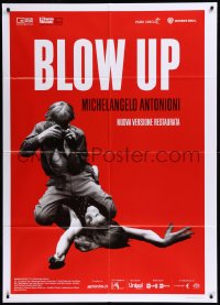 9b0741 BLOW-UP Italian 1p R2017 Michelangelo Antonioni, Hemmings straddles sexy Verushka!