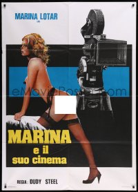 9b1038 MARINA E IL SUO CINEMA Italian 1p 1986 art of sexy near-naked Marina Lotar by movie camera!