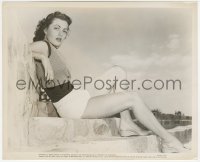 9t0874 FAITH DOMERGUE 8x10 still 1950 sexy full-length portrait wearing shorts & sleeveless top!