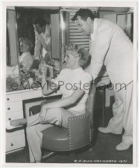 9t0916 LADY FROM SHANGHAI candid 8x10 still 1947 Orson Welles & Rita Hayworth pleased w/her new hair!