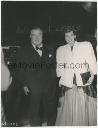 9t0927 LOU COSTELLO 7.25x9.5 still 1948 in tuxedo with his wife at the Johnny Belinda premiere!