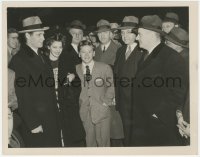 9t0940 MICKEY ROONEY/AVA GARDNER 8x10.25 still 1942 he's 22 & she's 19 & unknown & they married!