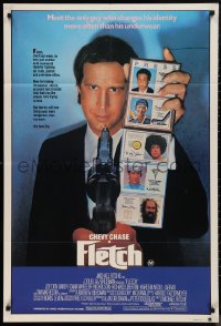 9t0557 FLETCH Aust 1sh 1985 Michael Ritchie, wacky detective Chevy Chase has gun pulled on him!