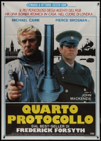 9t0160 FOURTH PROTOCOL Italian 1p 1987 different close up of Pierce Brosnan & Michael Caine!