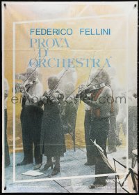 9t0196 ORCHESTRA REHEARSAL Italian 1p 1979 Federico Fellini's Prova d'orchestra, image of violinists!