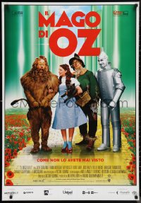 9w0410 WIZARD OF OZ Italian 1sh R2016 image of Judy Garland & co-stars on the Yellow Brick Road!