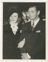 9y1156 CLARK GABLE/MARLENE DIETRICH 6.5x8.5 news photo 1936 the two legendary stars arm-in-arm!