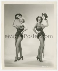 9y1206 GENTLEMEN PREFER BLONDES 8.25x10 still 1953 Marilyn Monroe & Jane Russell doffing top hats!