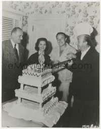 9y1253 MARJORIE MORNINGSTAR candid 7.5x9.5 still 1958 Gene Kelly, Wood, Wynn, Rapper & birthday cake!