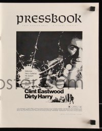 9y0482 DIRTY HARRY pressbook 1971 great c/u of Clint Eastwood pointing gun, Don Siegel crime classic