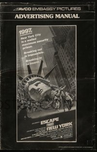 1a0625 ESCAPE FROM NEW YORK pressbook 1981 John Carpenter, Jackson art of decapitated Lady Liberty!