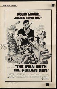 1a0644 MAN WITH THE GOLDEN GUN pressbook 1974 art of Roger Moore as James Bond by Robert McGinnis!