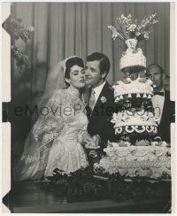 1b0707 RICHARD LONG/SUZAN BALL deluxe 11x13.5 still 1954 in love by cake at their wedding reception!