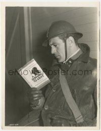 1b2255 FAREWELL TO ARMS candid 8x10 key book still 1932 Gary Cooper in uniform reading source novel!