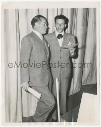 1b2264 FRANK SINATRA/BOB HOPE 7.25x9 news photo 1946 Bob is guest starring on Frank's radio show!