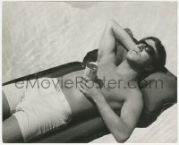 1b2280 GRADUATE 8.25x10 still 1968 Dustin Hoffman sunbathing & drinking beer in swimming pool!