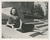 1b2325 LINDA DARNELL 8.25x10 still 1944 youthful c/u of the beautiful actress reading on stairs!