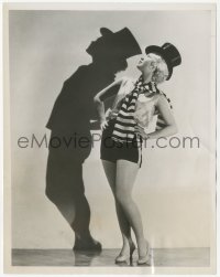 1b2343 MARY CARLISLE 7x9 news photo 1933 full-length in skimpy outfit with striped scarf & high hat!