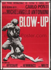 1b0776 BLOW-UP Italian 1p R1970s Michelangelo Antonioni, David Hemmings straddles sexy model Verushka!