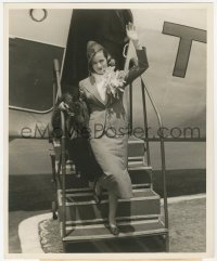 1b2308 JOAN BENNETT deluxe 8.25x10 news photo 1930s arriving in Newark on her way to Europe!