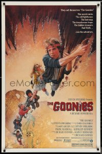 1c1151 GOONIES 1sh 1985 wonderful Drew Struzan art of top cast hanging from stalactite!