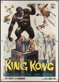 1f1535 KING KONG Italian 2p R1966 great art of giant ape & sexy Fay Wray on Empire State Building!