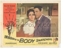 1f0633 INVASION OF THE BODY SNATCHERS LC 1956 best close up of scared Kevin McCarthy & Dana Wynter!